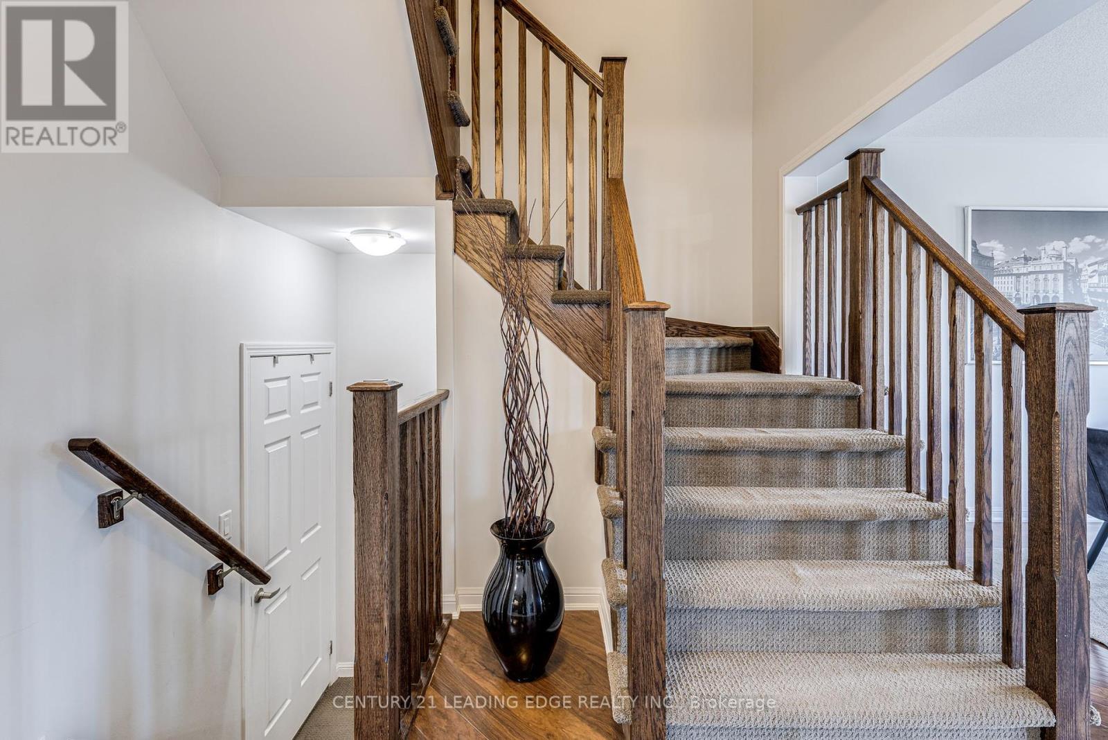 18 Deancrest Road, Brampton, Ontario  L7A 0W2 - Photo 12 - W12123558