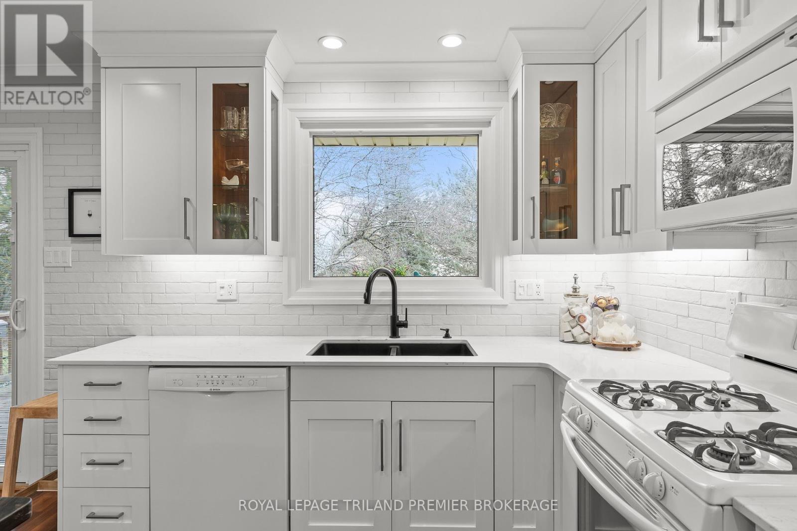Photo 8 of 43 for 1172 Quinton Road