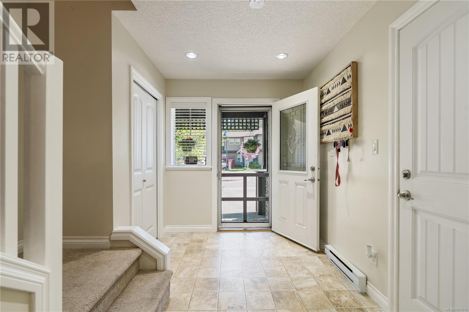 Property at 903 Wild Ridge Way image 3