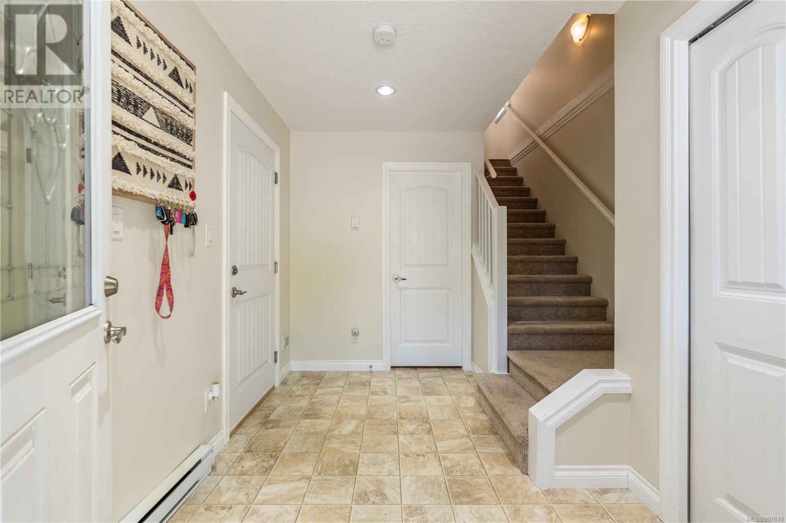 Property at 903 Wild Ridge Way image 4