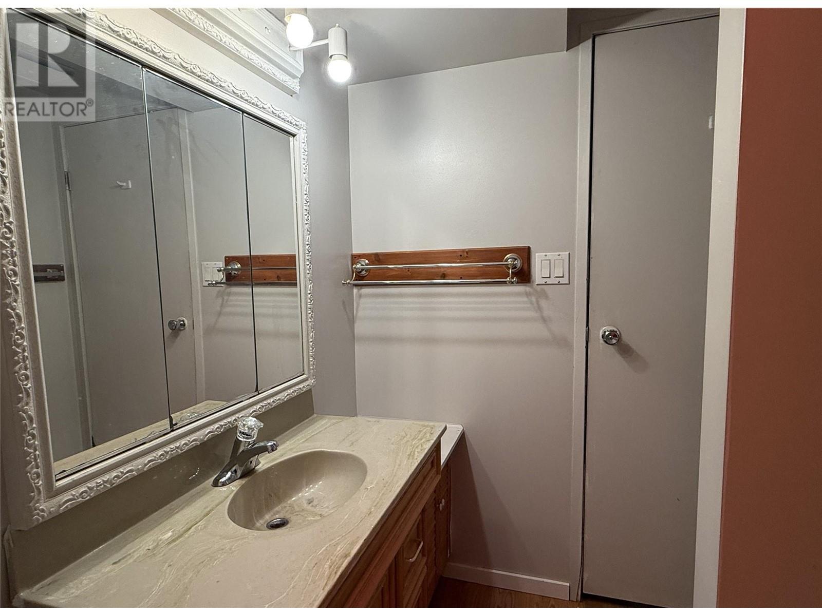 2201 Chapman Street, Merritt, British Columbia  V1K 1B8 - Photo 20 - 10345961