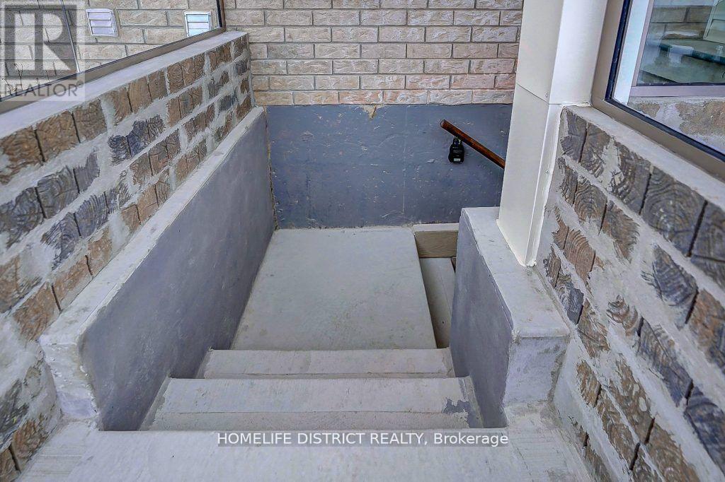 26 Windrow Street, Richmond Hill, Ontario  L4E 0C1 - Photo 2 - N12125596