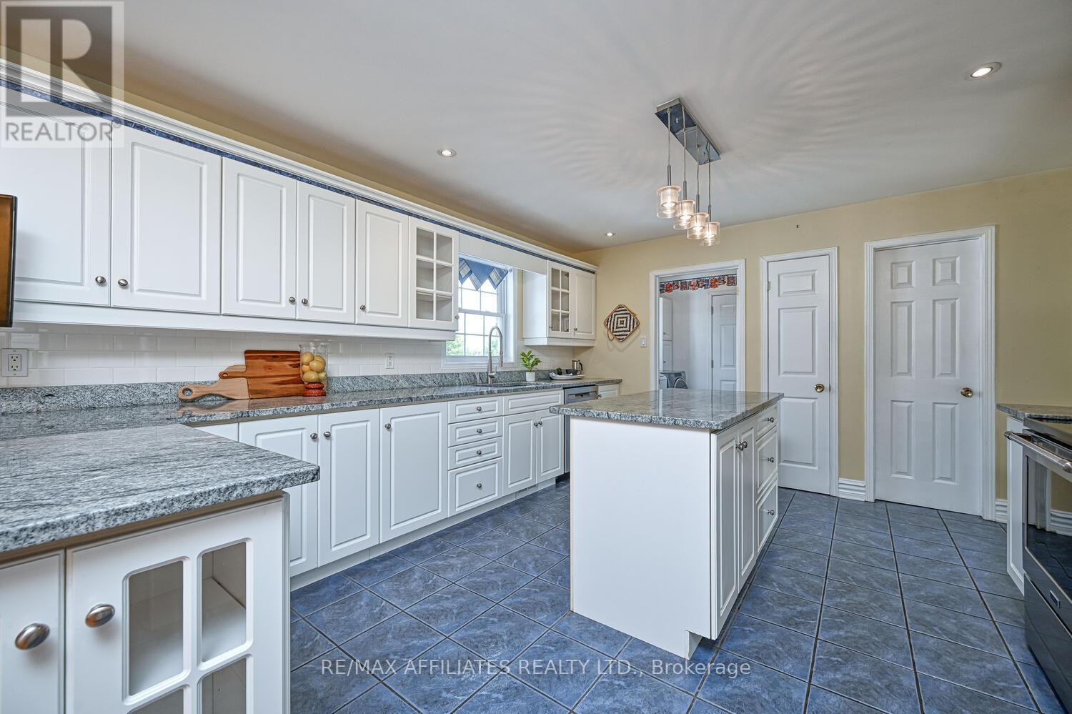 10 Tudor Circle, Rideau Lakes, Ontario  K0G 1L0 - Photo 14 - X12100360