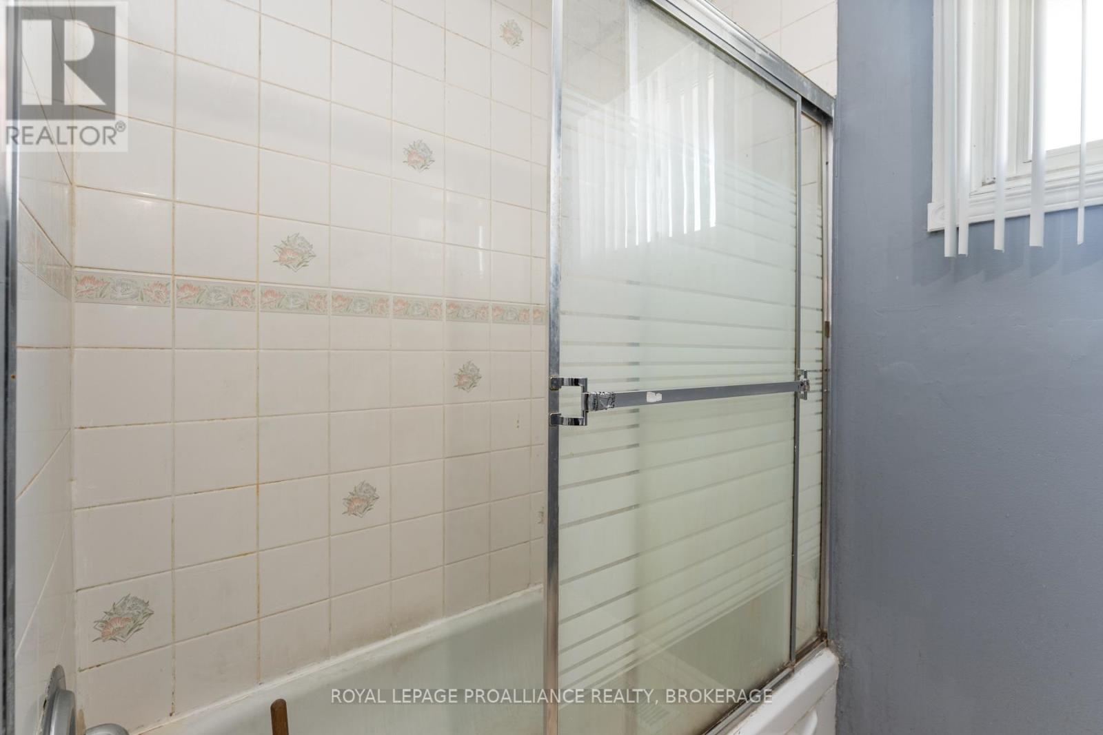 152 Calderwood Drive, Kingston, Ontario  K7M 6M3 - Photo 25 - X12125707