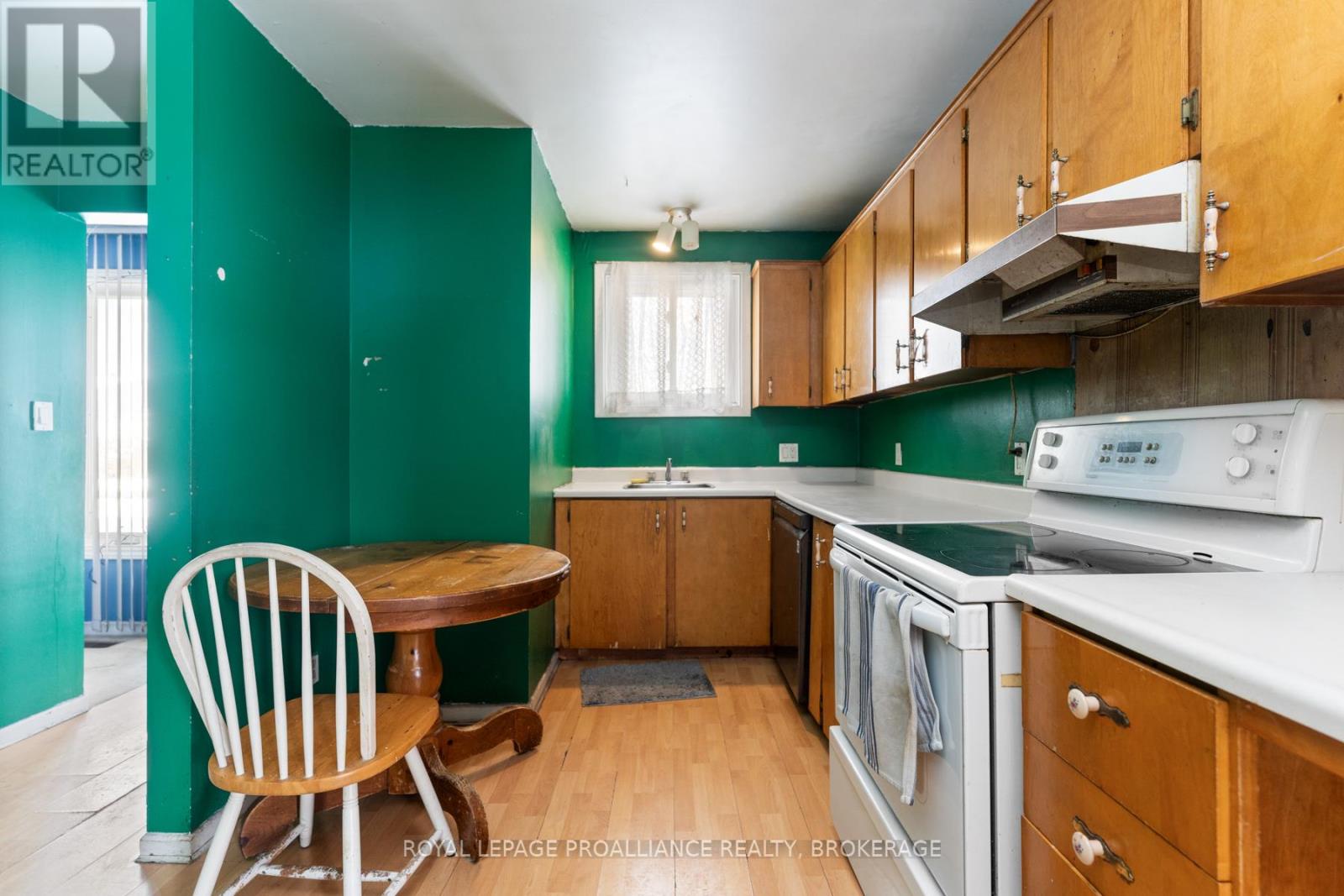 152 Calderwood Drive, Kingston, Ontario  K7M 6M3 - Photo 9 - X12125707