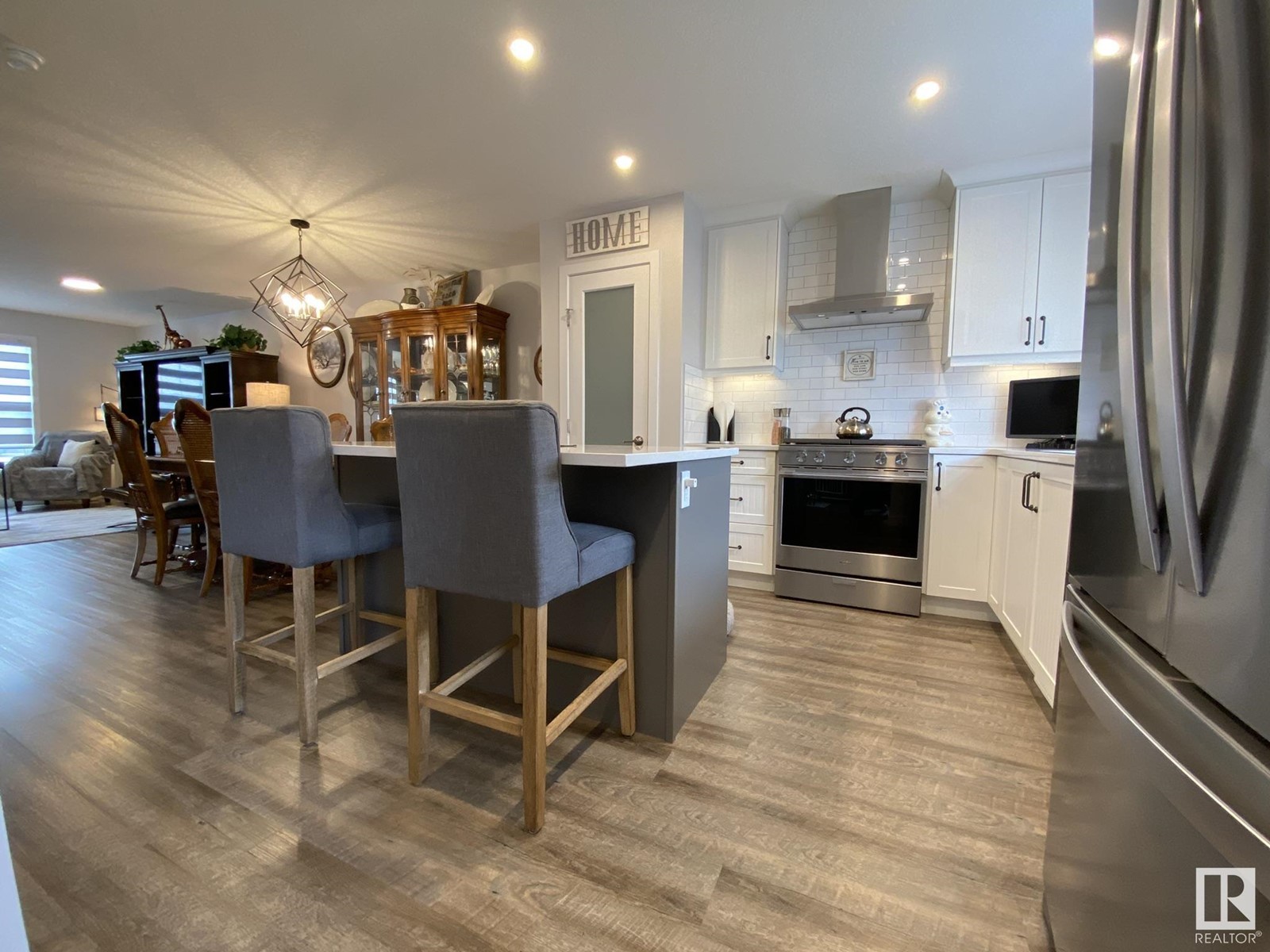 Property at 6 STURTZ HO image 3
