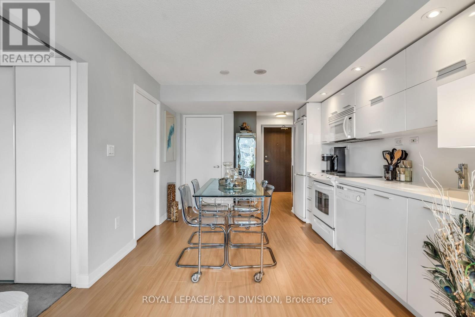 2208 - 25 Capreol Court, Toronto, Ontario  M5V 3Z7 - Photo 9 - C12080621