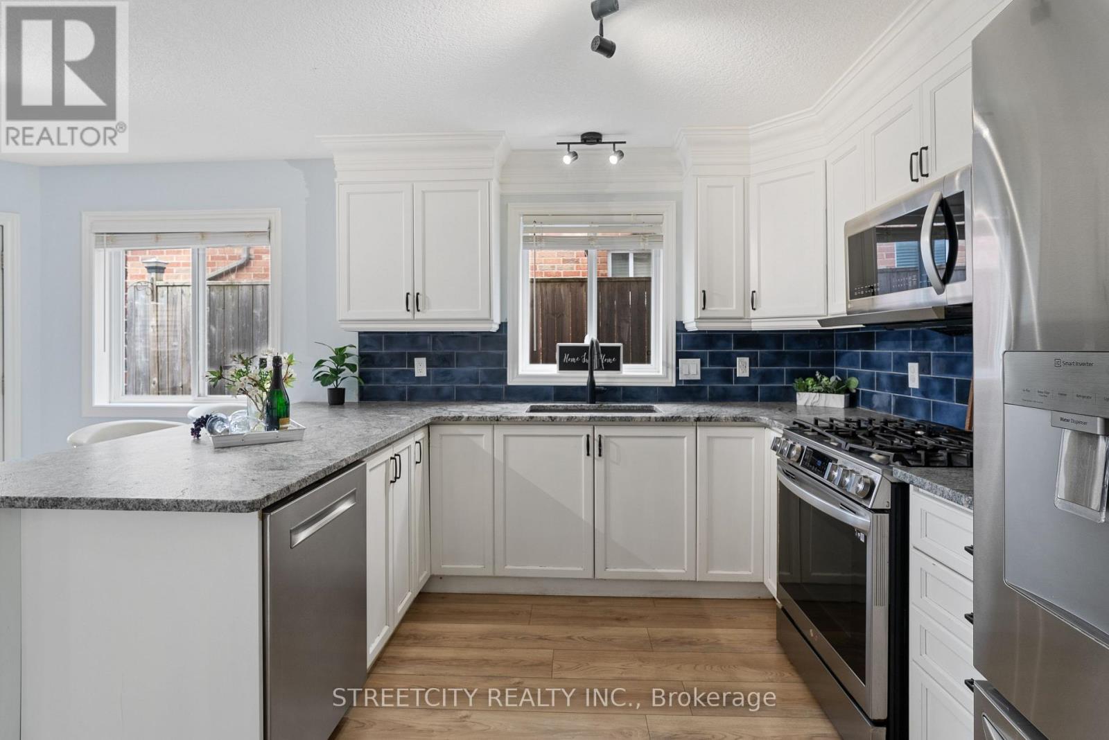 Photo 17 of 43 for 281 Baxter Street