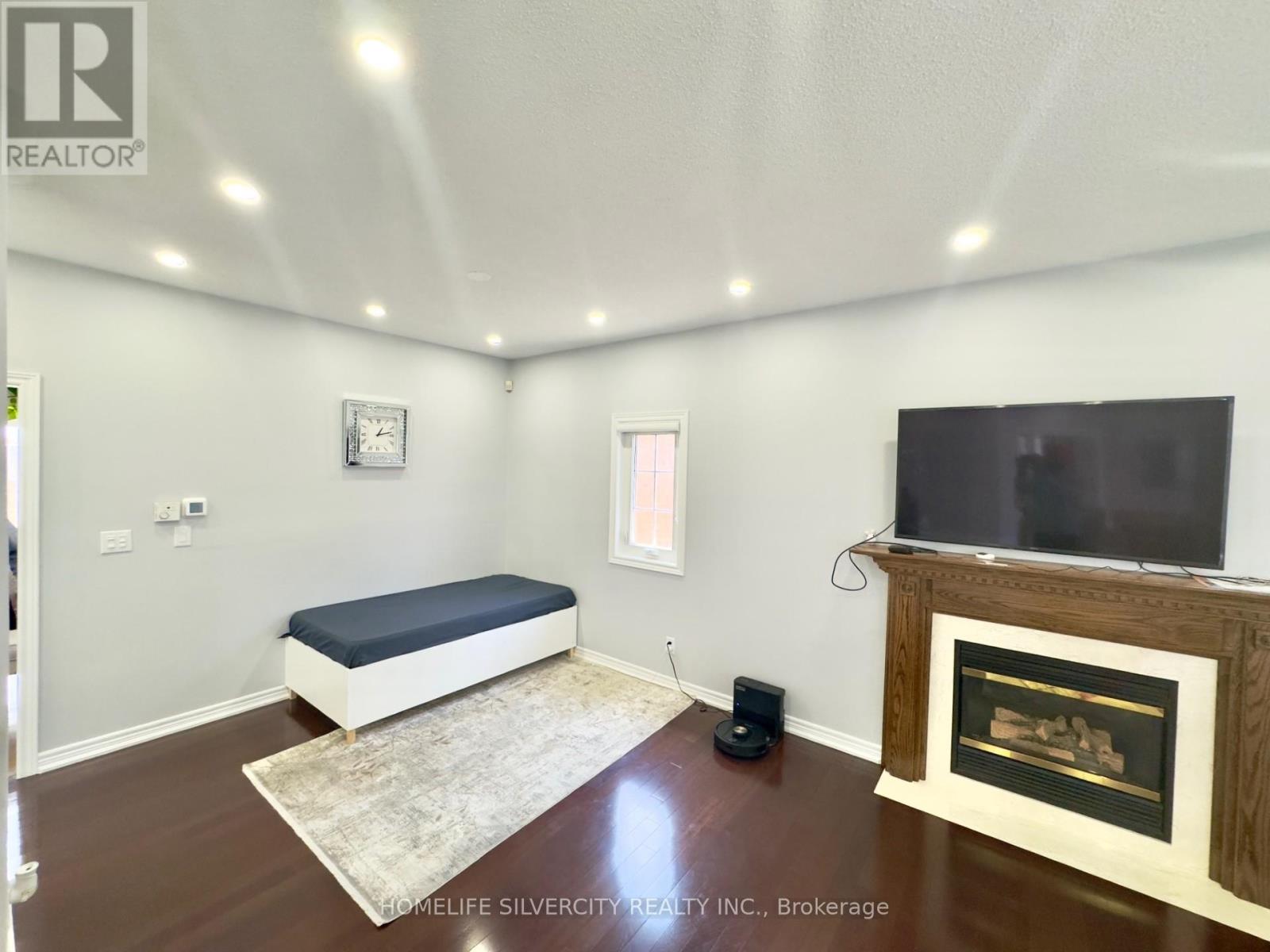 12 Larkdale Terrace, Brampton, Ontario  L6R 1W5 - Photo 8 - W12125563