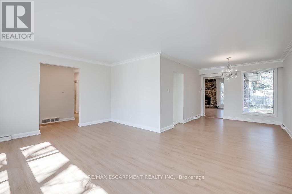 2063 Glenforest Crescent, Oakville, Ontario  L6J 2G5 - Photo 10 - W12125592