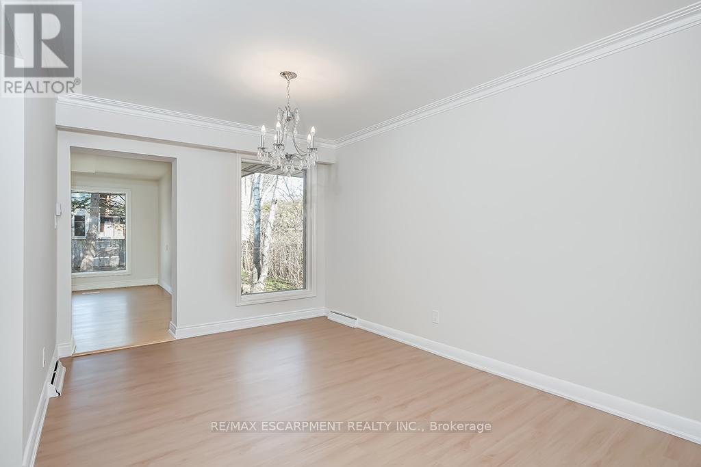 2063 Glenforest Crescent, Oakville, Ontario  L6J 2G5 - Photo 11 - W12125592