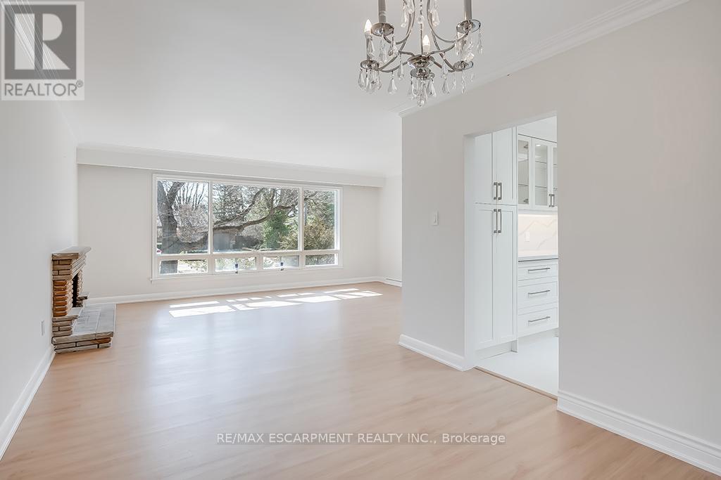 2063 Glenforest Crescent, Oakville, Ontario  L6J 2G5 - Photo 12 - W12125592