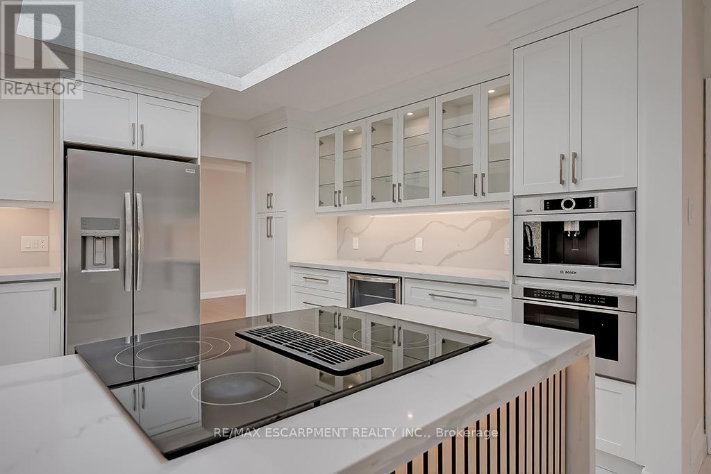 2063 Glenforest Crescent, Oakville, Ontario  L6J 2G5 - Photo 16 - W12125592