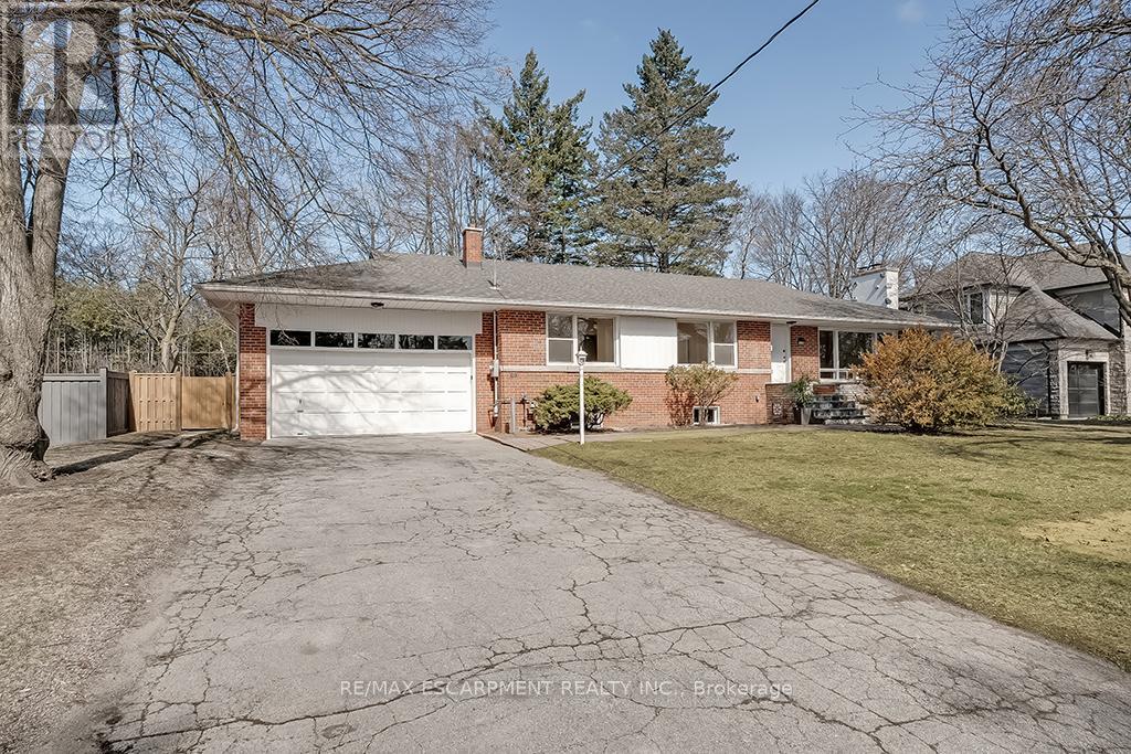 2063 Glenforest Crescent, Oakville, Ontario  L6J 2G5 - Photo 2 - W12125592