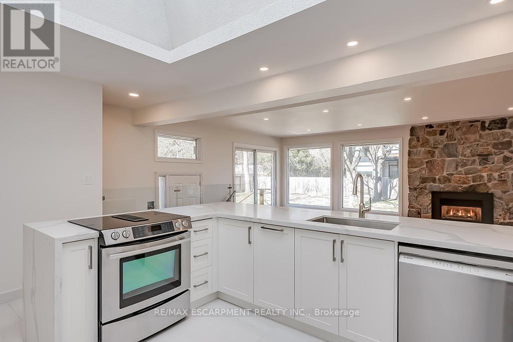 2063 Glenforest Crescent, Oakville, Ontario  L6J 2G5 - Photo 20 - W12125592