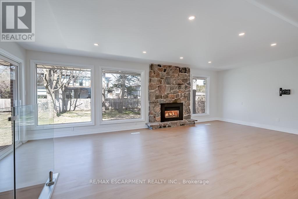 2063 Glenforest Crescent, Oakville, Ontario  L6J 2G5 - Photo 26 - W12125592