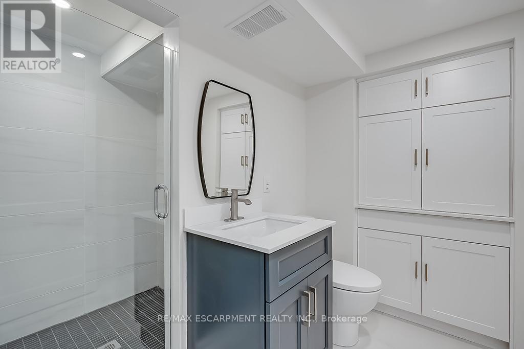 2063 Glenforest Crescent, Oakville, Ontario  L6J 2G5 - Photo 27 - W12125592