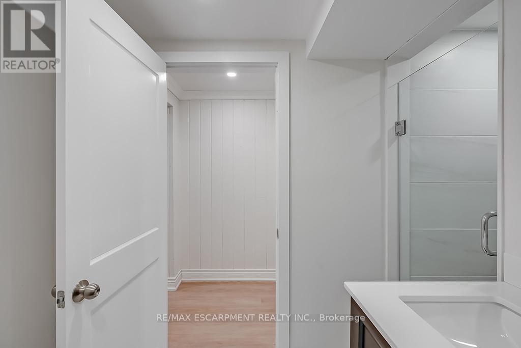 2063 Glenforest Crescent, Oakville, Ontario  L6J 2G5 - Photo 29 - W12125592