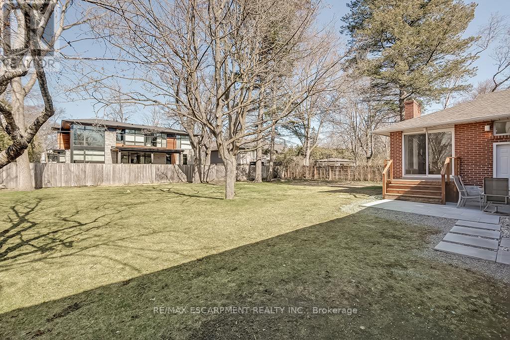 2063 Glenforest Crescent, Oakville, Ontario  L6J 2G5 - Photo 32 - W12125592
