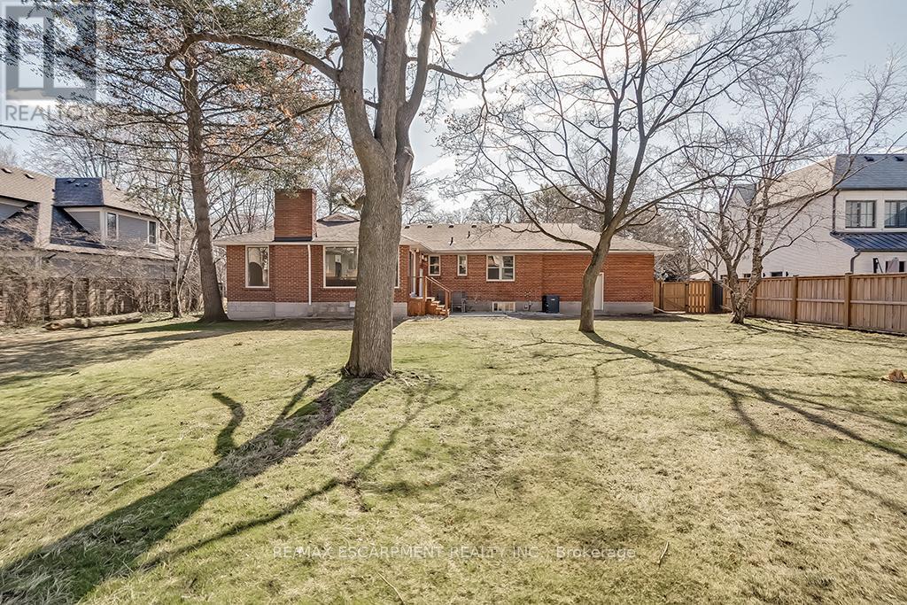 2063 Glenforest Crescent, Oakville, Ontario  L6J 2G5 - Photo 35 - W12125592