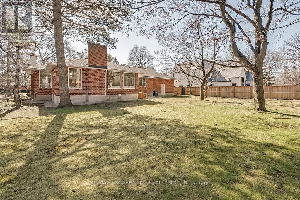 2063 Glenforest Crescent, Oakville, Ontario  L6J 2G5 - Photo 36 - W12125592