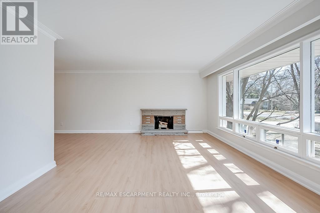 2063 Glenforest Crescent, Oakville, Ontario  L6J 2G5 - Photo 8 - W12125592