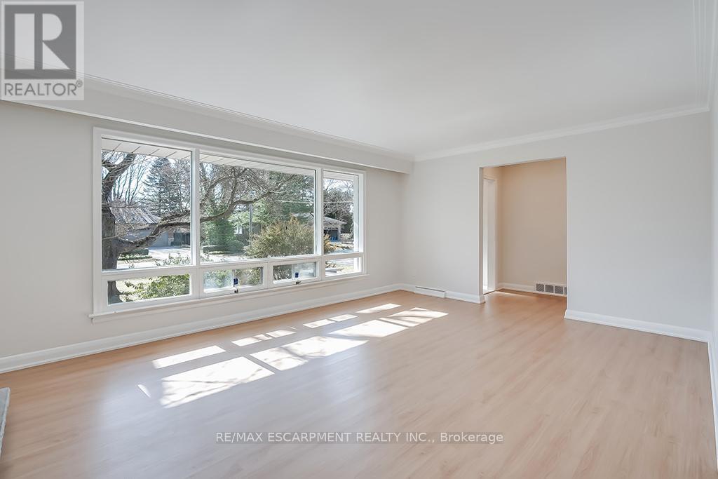 2063 Glenforest Crescent, Oakville, Ontario  L6J 2G5 - Photo 9 - W12125592