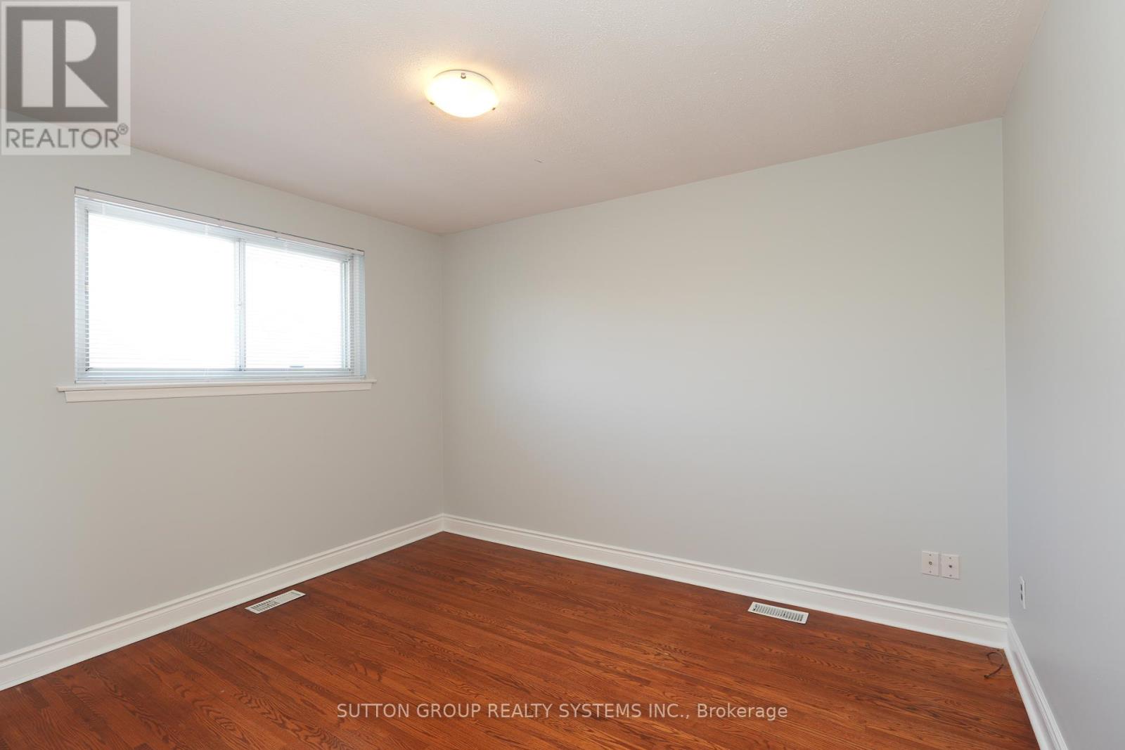1483 Sandgate Crescent, Mississauga, Ontario  L5J 2E3 - Photo 15 - W12125615