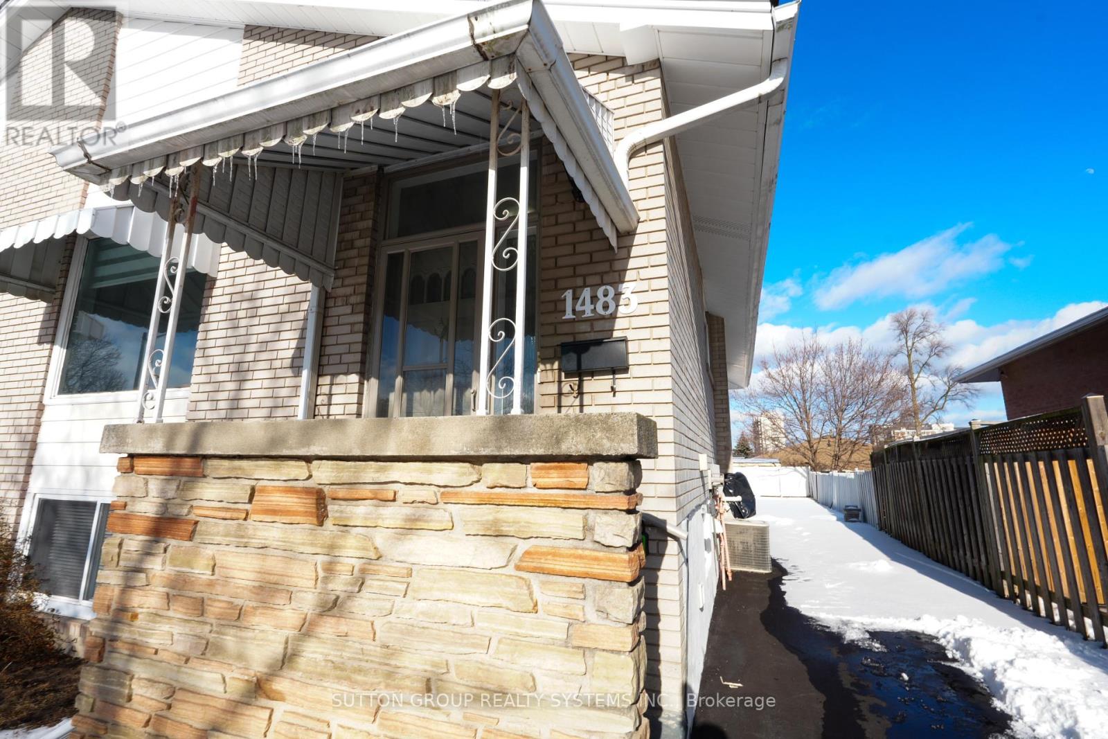 Property at 1483 SANDGATE CRESCENT image 2