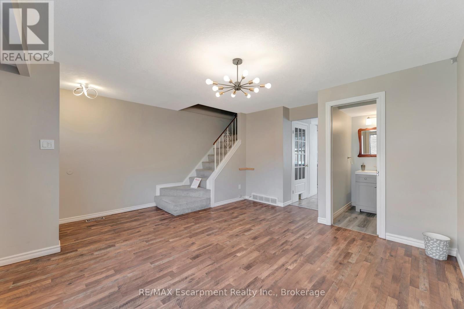 Property at 15 - 165 GREEN VALLEY DRIVE image 3
