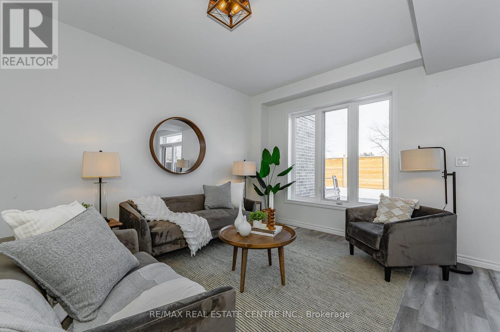 172 Links Crescent, Woodstock, Ontario  N4T 0L9 - Photo 8 - X12125572