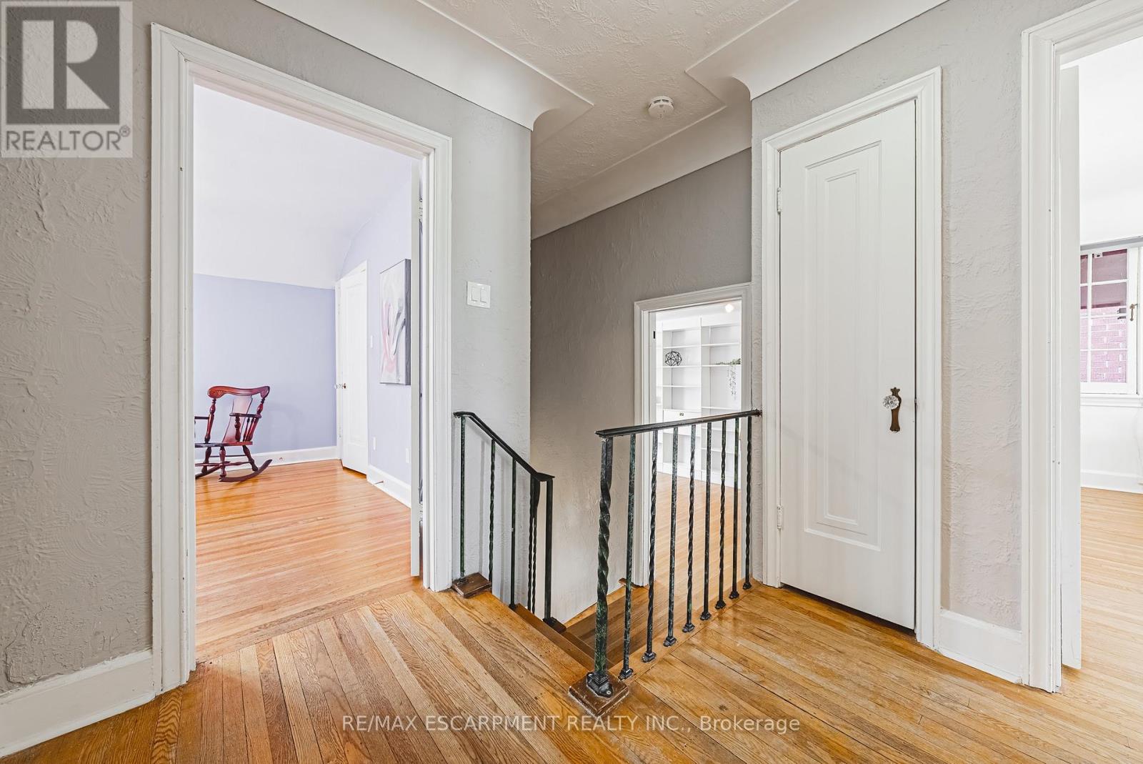 34 Chedoke Avenue, Hamilton, Ontario  L8P 4N9 - Photo 15 - X12125616