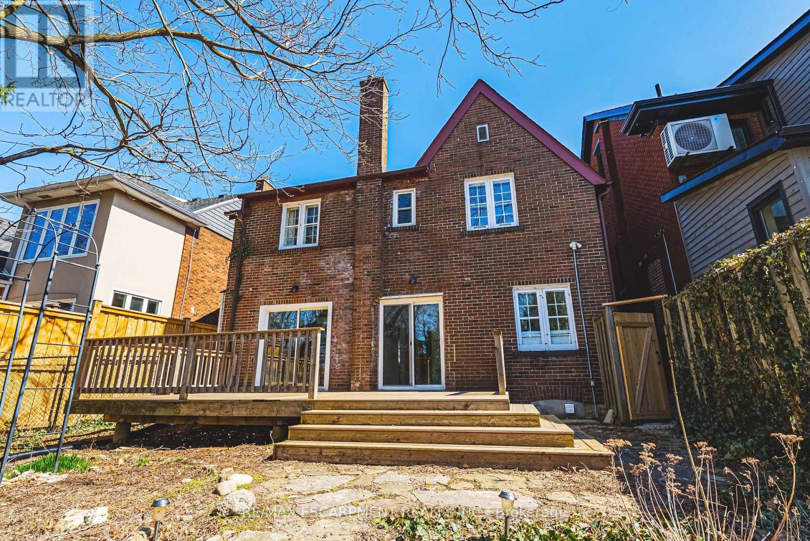 34 Chedoke Avenue, Hamilton, Ontario  L8P 4N9 - Photo 27 - X12125616