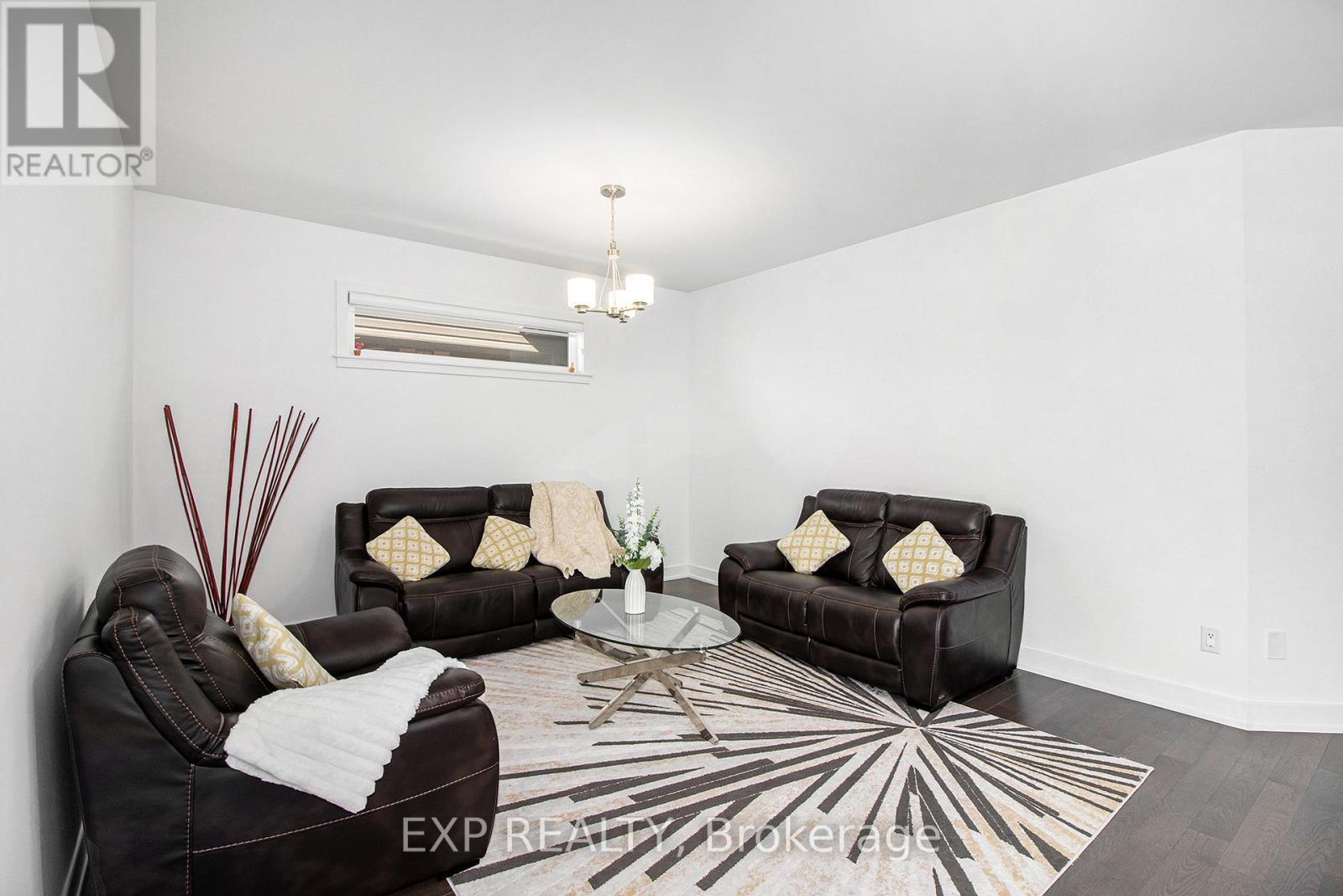 908 Embankment Street, Ottawa, Ontario  K2S 2P4 - Photo 8 - X12125651