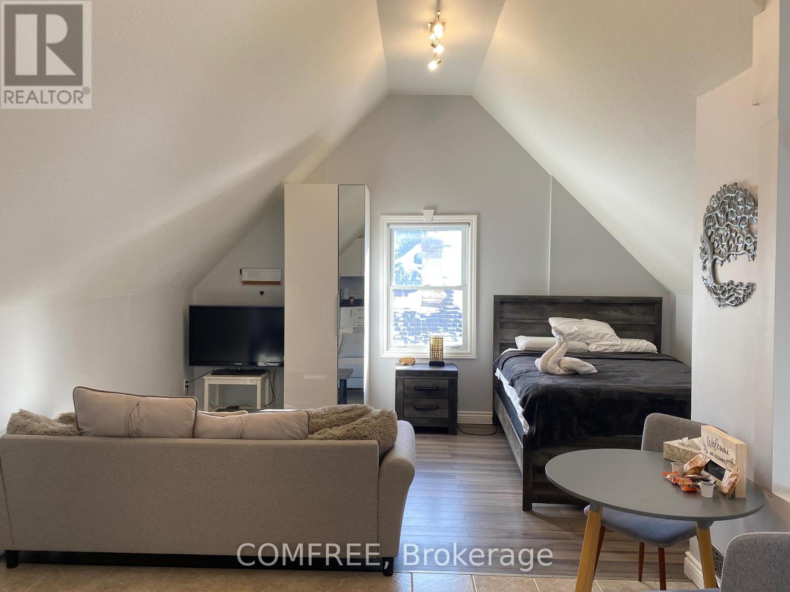 Property at 190 RATHOWEN STREET image 2