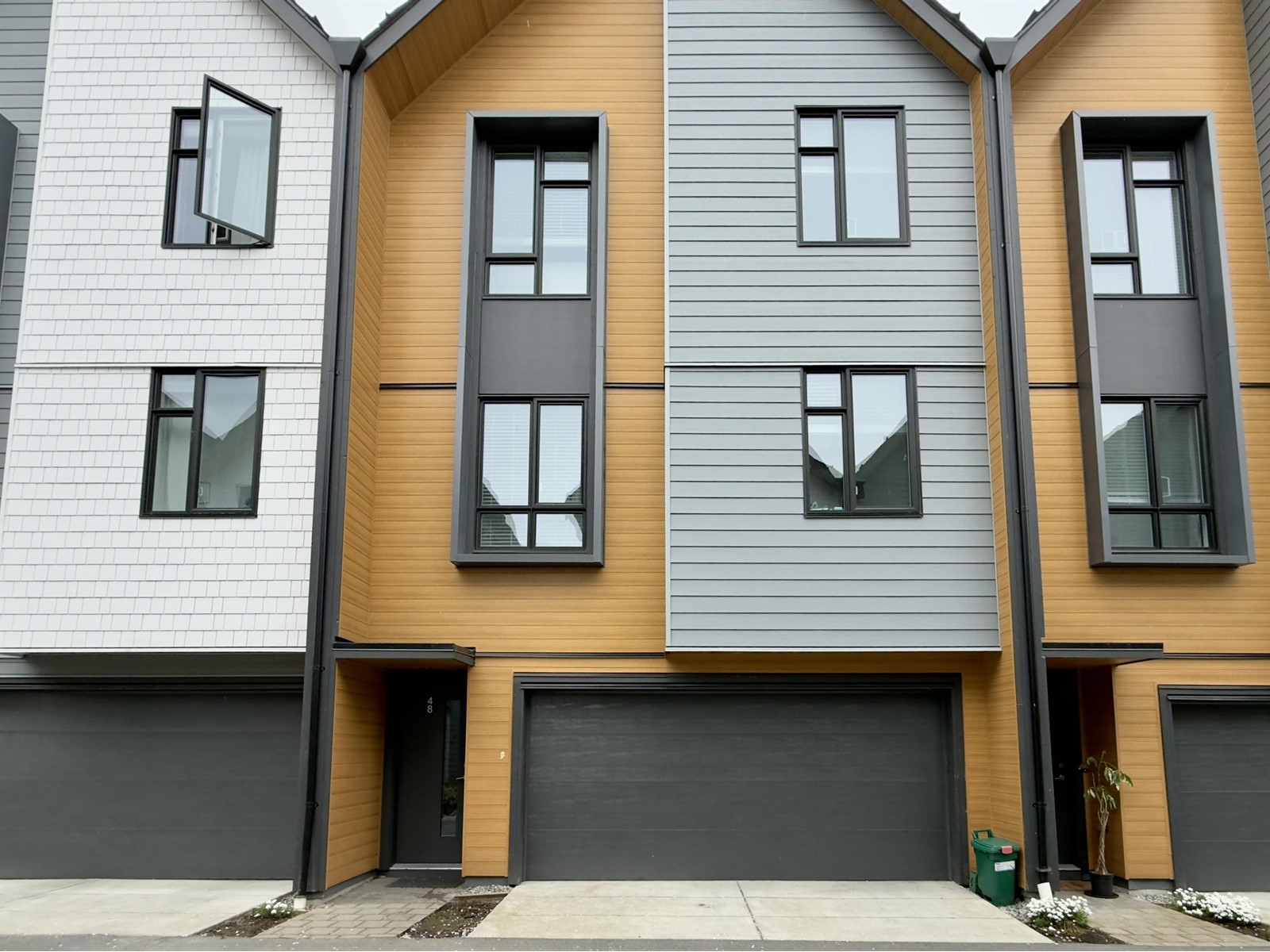 48 16685 25 Avenue, Surrey, British Columbia  V3Z 0Z4 - Photo 2 - R2998276