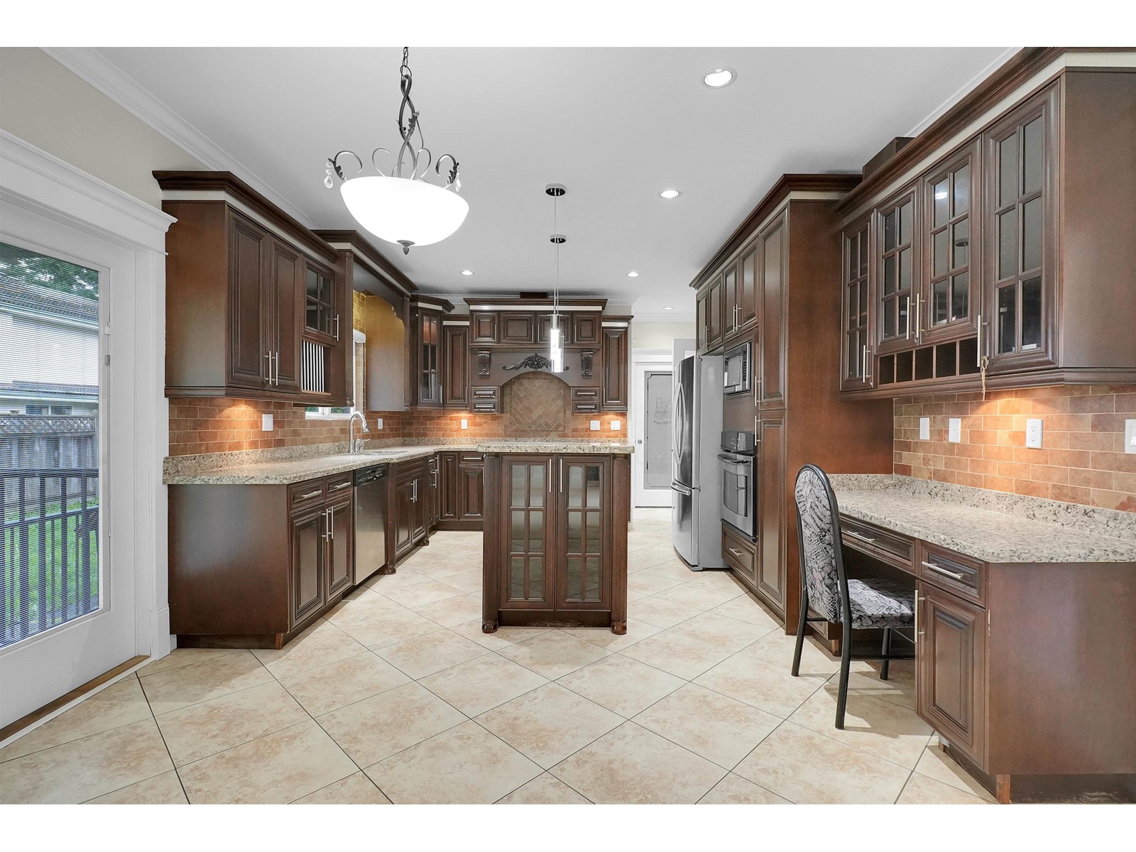 Property at 16202 96A AVENUE image 3