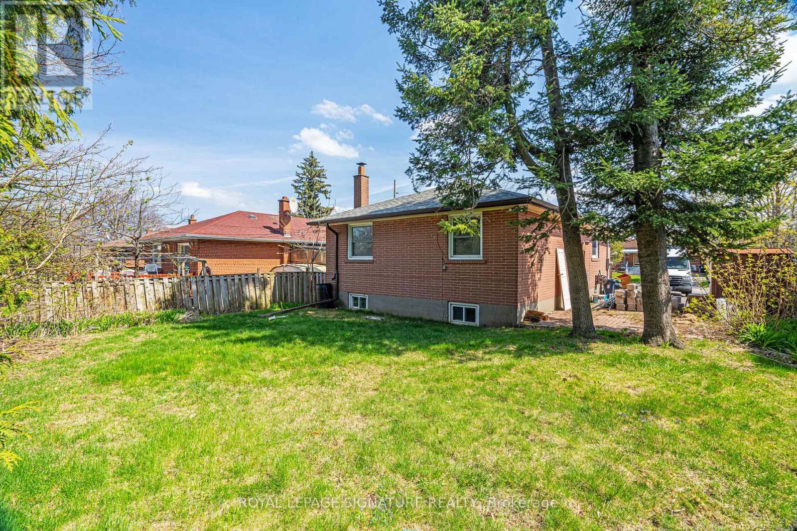 52 Medina Crescent, Toronto, Ontario  M1K 4B7 - Photo 5 - E12125739