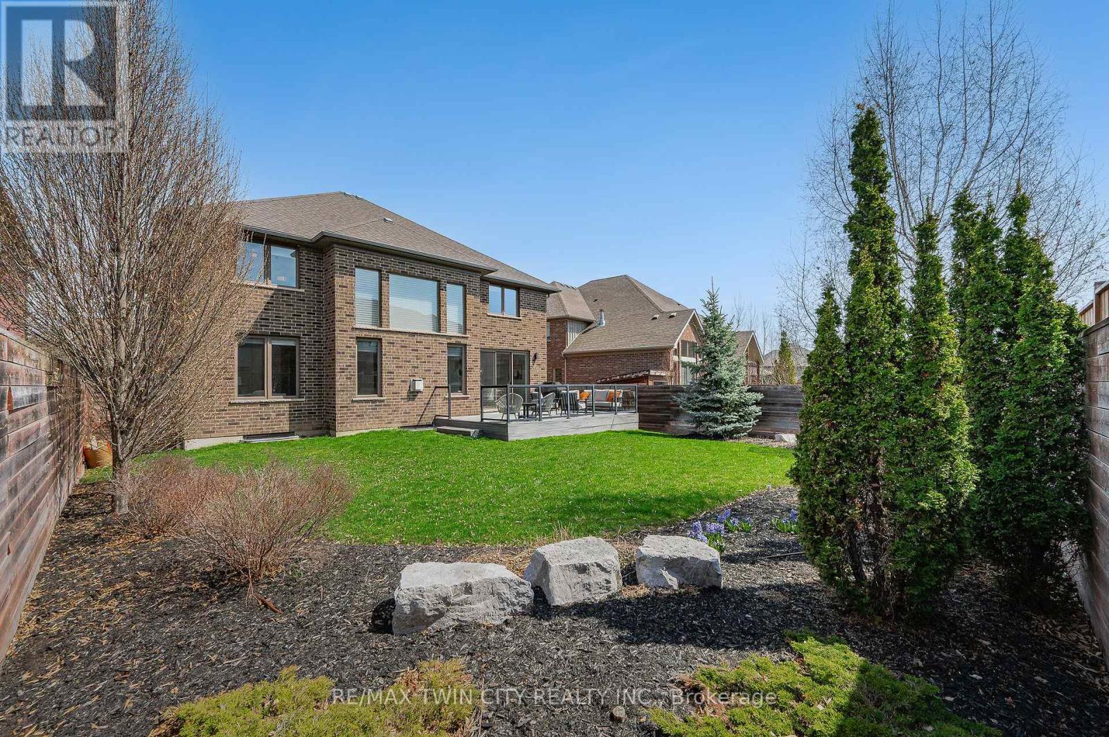 311 Deerfoot Trail, Waterloo, Ontario  N2K 0B3 - Photo 44 - X12104913