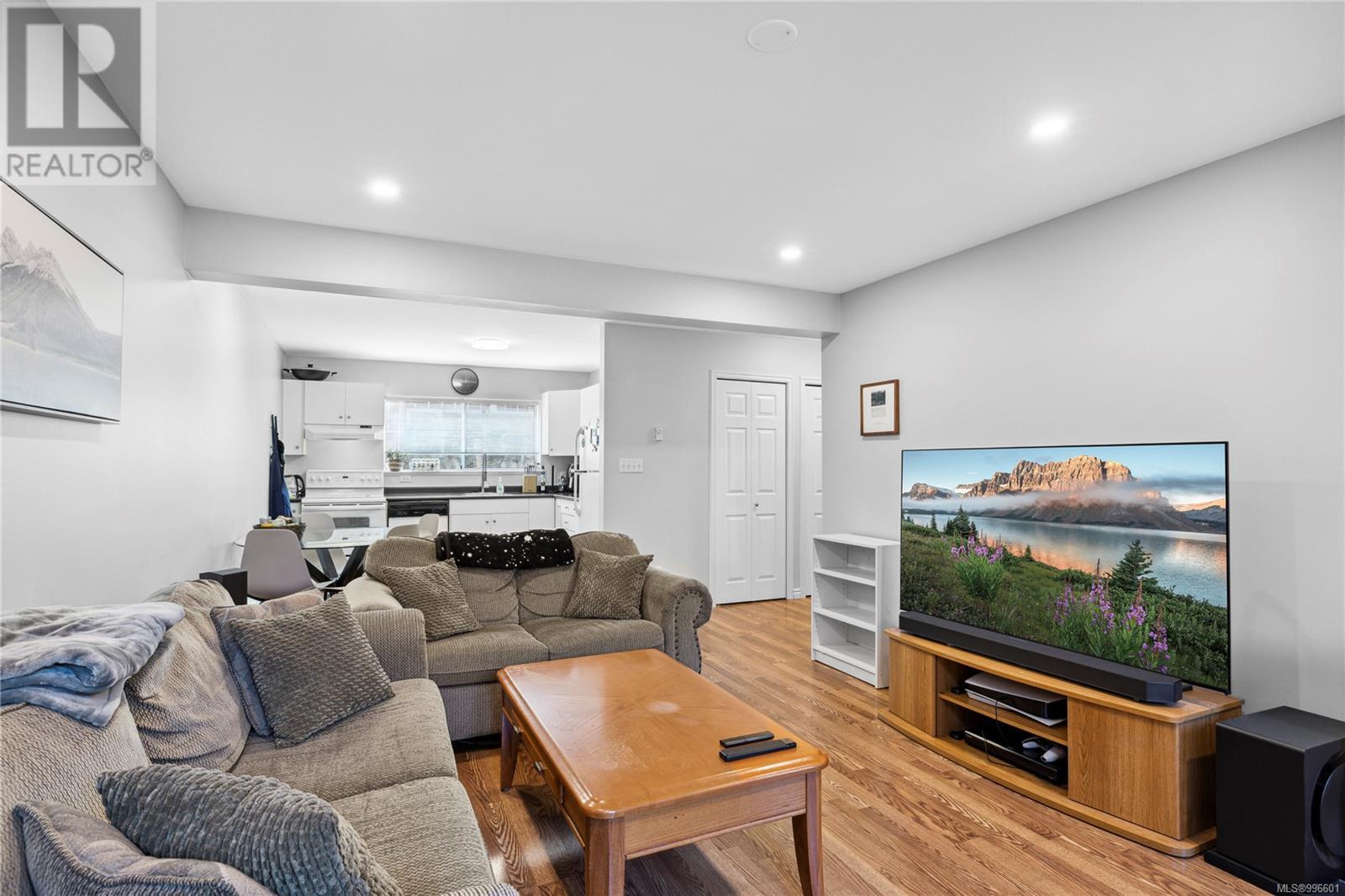 Property at 1388 Discovery Ave image 4