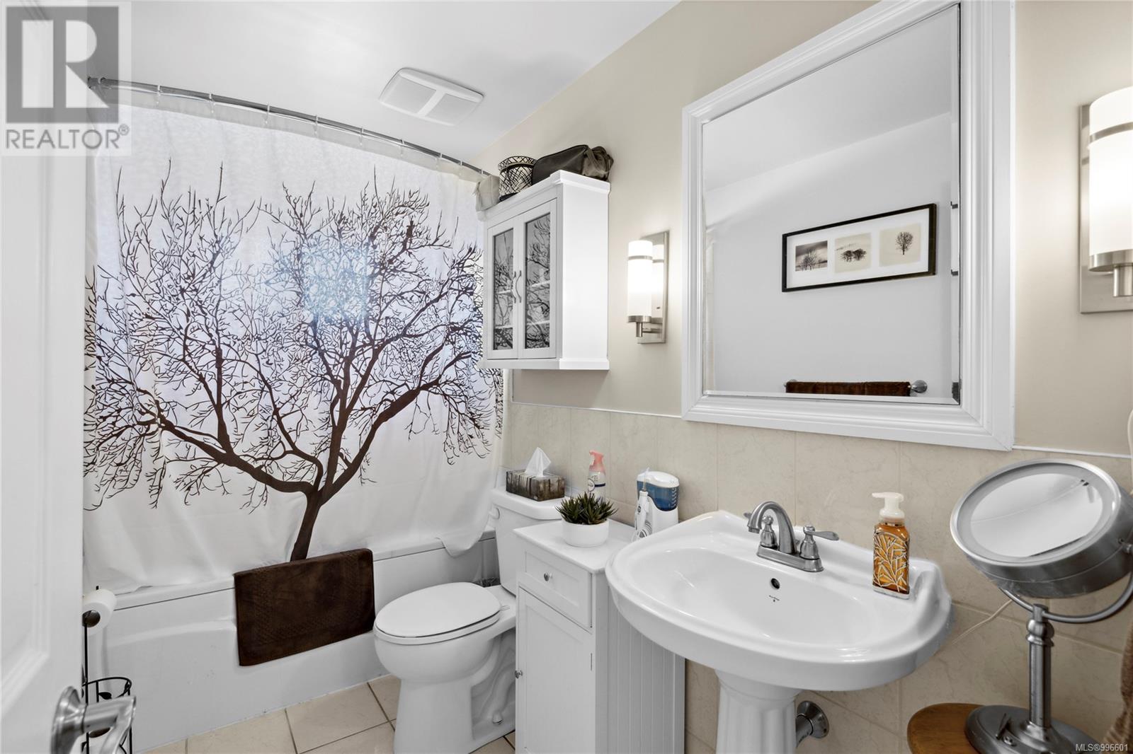 Property at 1388 Discovery Ave image 3