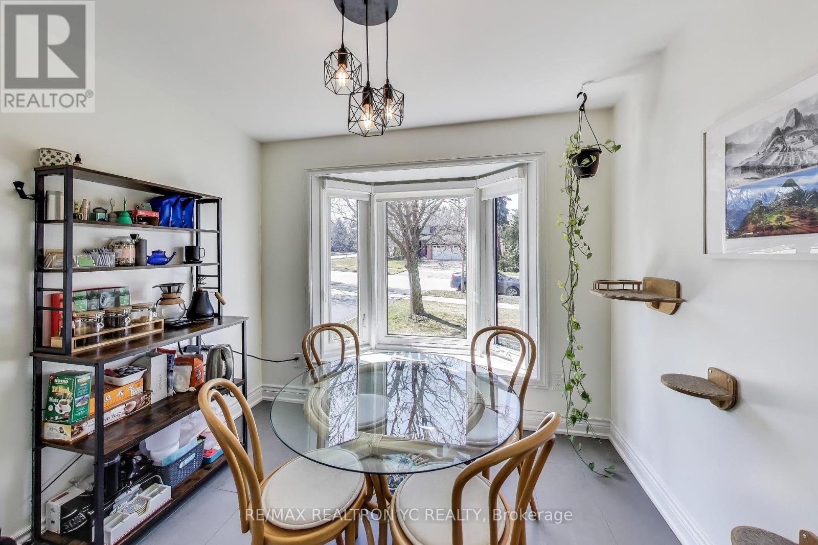 4124 Marigold Crescent, Mississauga, Ontario  L5L 2A5 - Photo 8 - W12125698