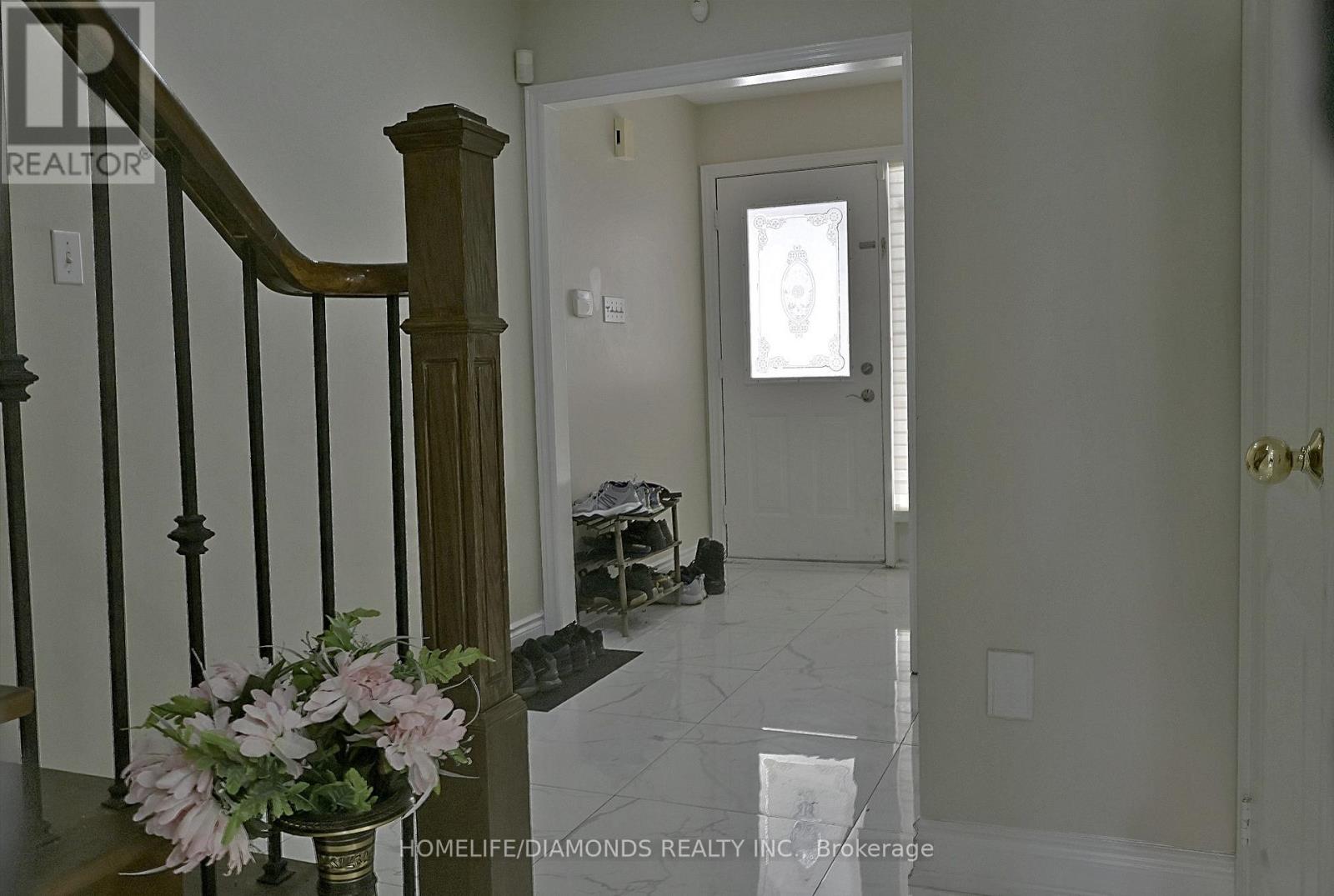 25 Golden Eagle Road, Brampton, Ontario  L6R 1Z4 - Photo 2 - W12125743