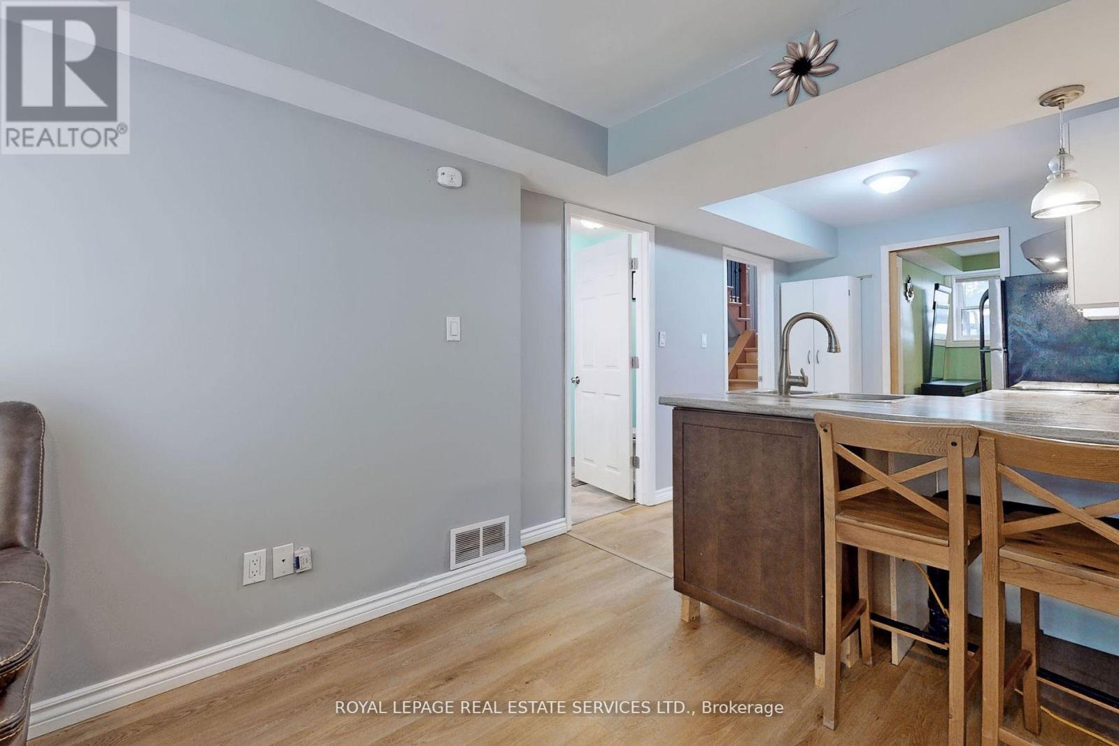 1914 Reiss Court, Mississauga, Ontario  L5J 3S3 - Photo 22 - W12125747