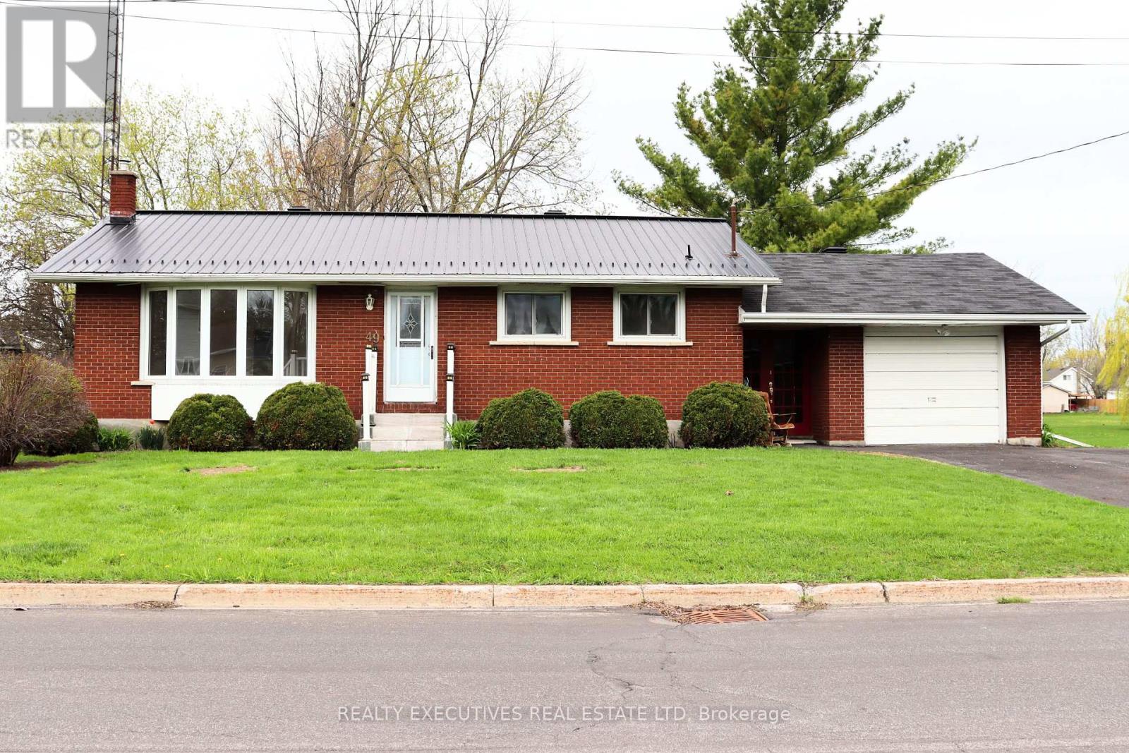 49 SOUTH STREET, North Dundas, Ontario