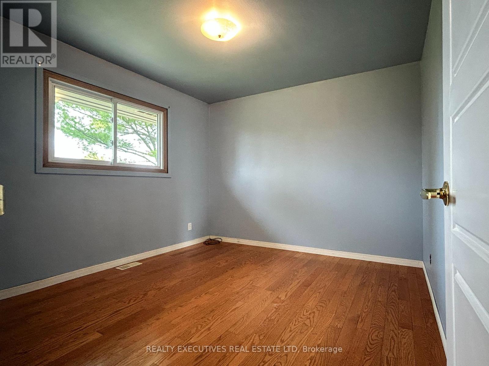 49 South Street, North Dundas, Ontario  K0C 2K0 - Photo 19 - X12125786