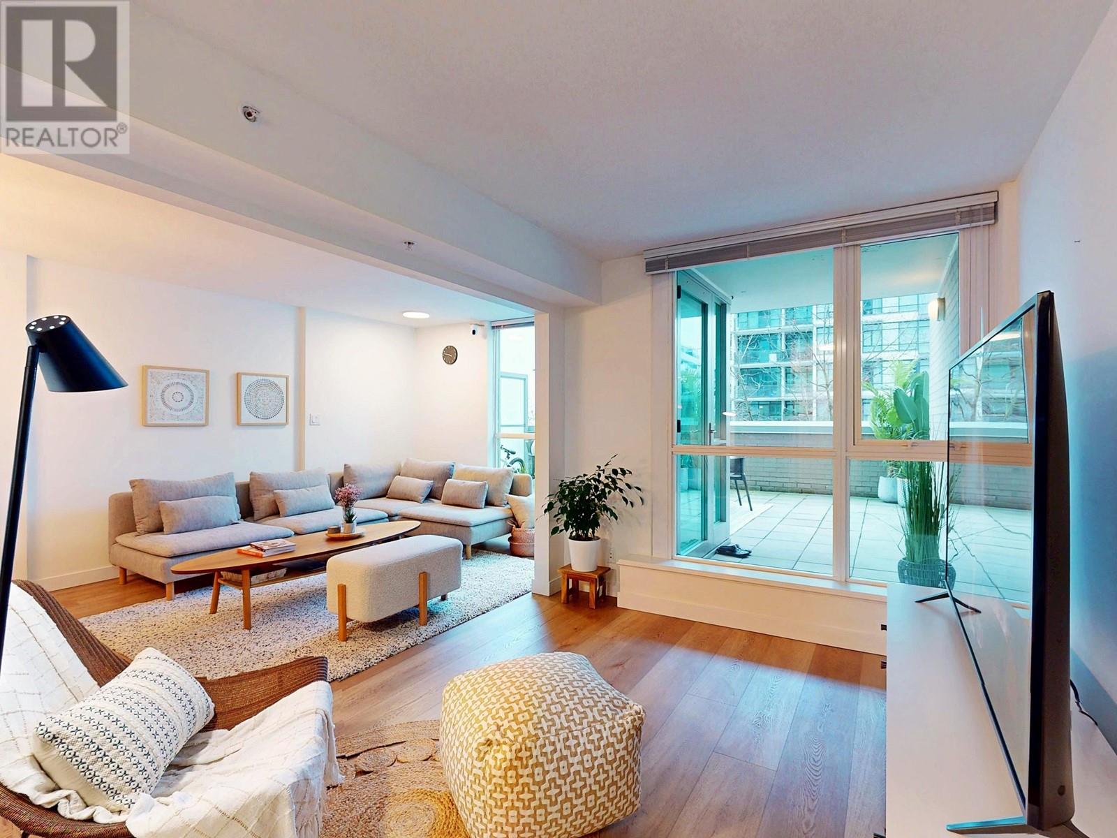 303 188 E ESPLANADE ESPLANADE, North Vancouver, British Columbia