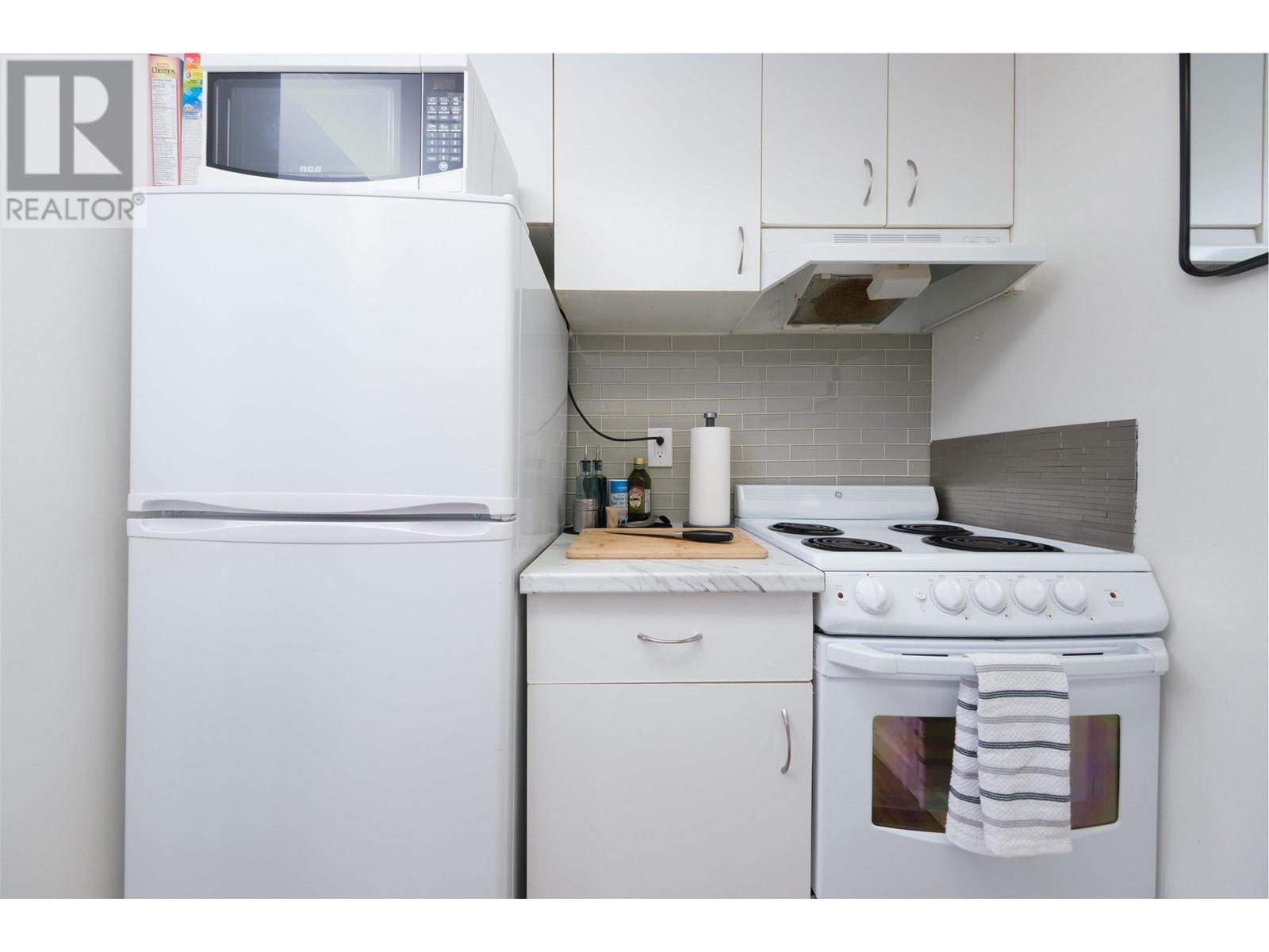 Property at 801 789 DRAKE STREET image 3