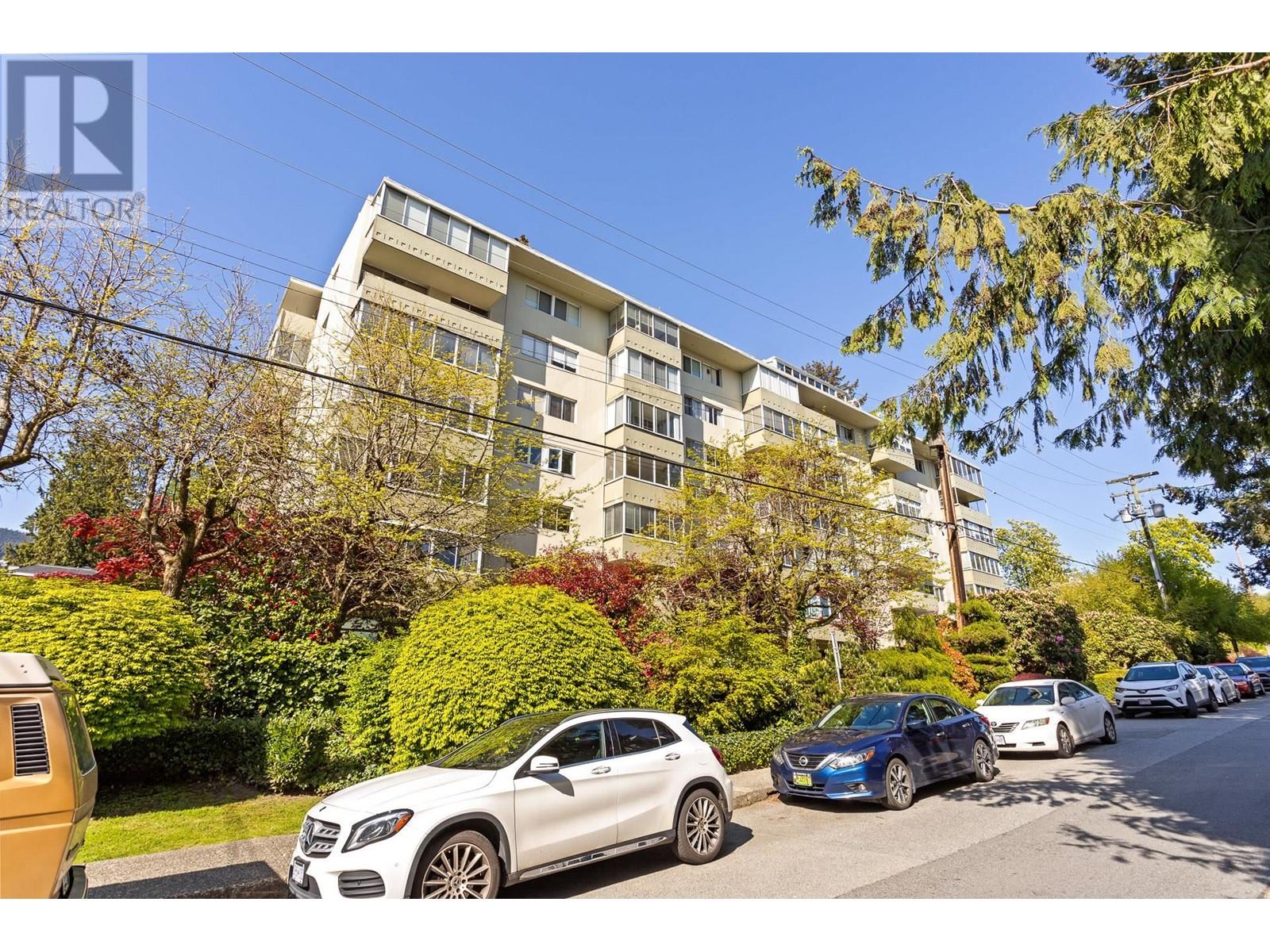 402 1425 Esquimalt Avenue, West Vancouver, British Columbia  V7T 1L1 - Photo 1 - R2998173