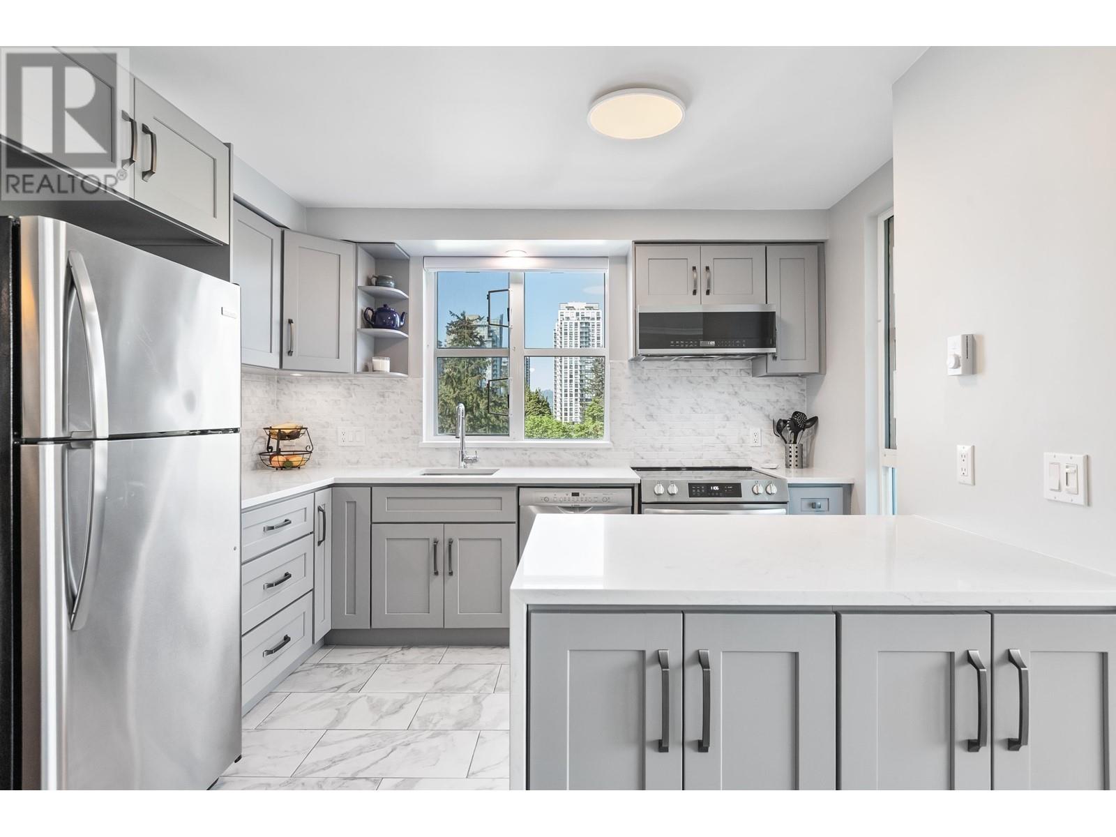601 3071 Glen Drive, Coquitlam, British Columbia  V3B 7R1 - Photo 10 - R2998183